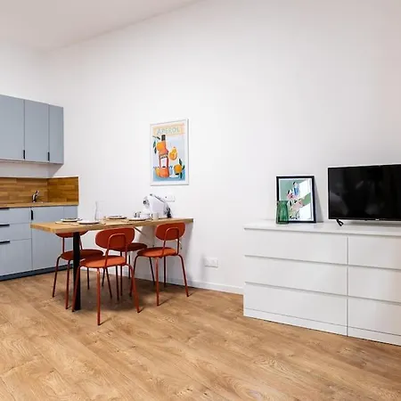 Tres Chic Petite France Apartment *